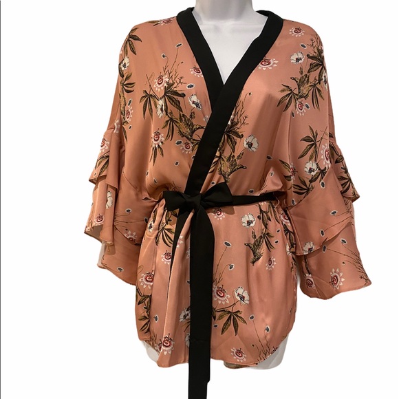 Topshop Tops - Topshop Blush Floral Belted Kimono Top NWOT